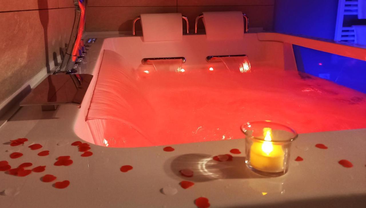 La Passionnante Gite Avec Spa Privatif Saint-Philbert-de-Bouaine Exterior foto