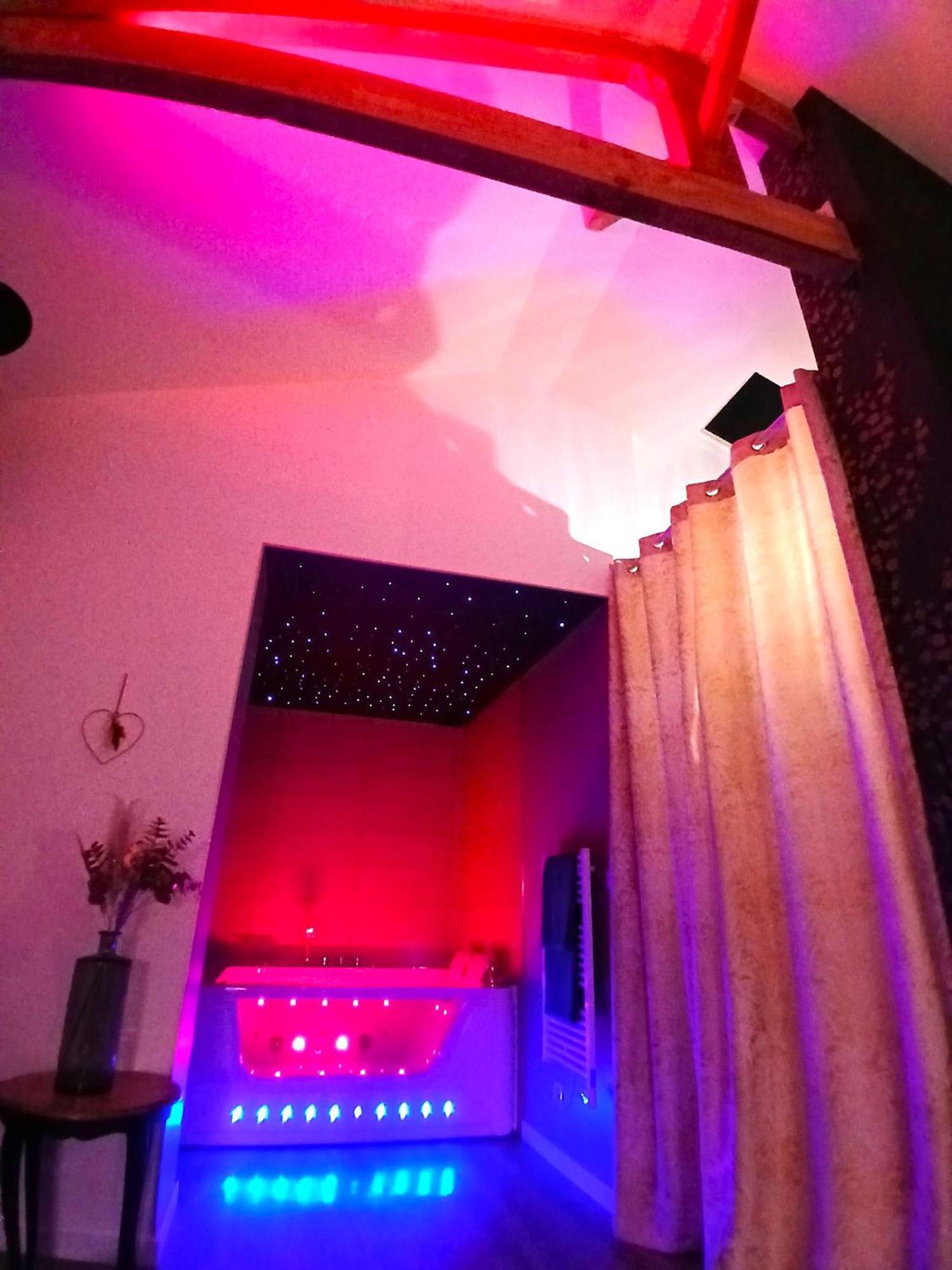 La Passionnante Gite Avec Spa Privatif Saint-Philbert-de-Bouaine Exterior foto